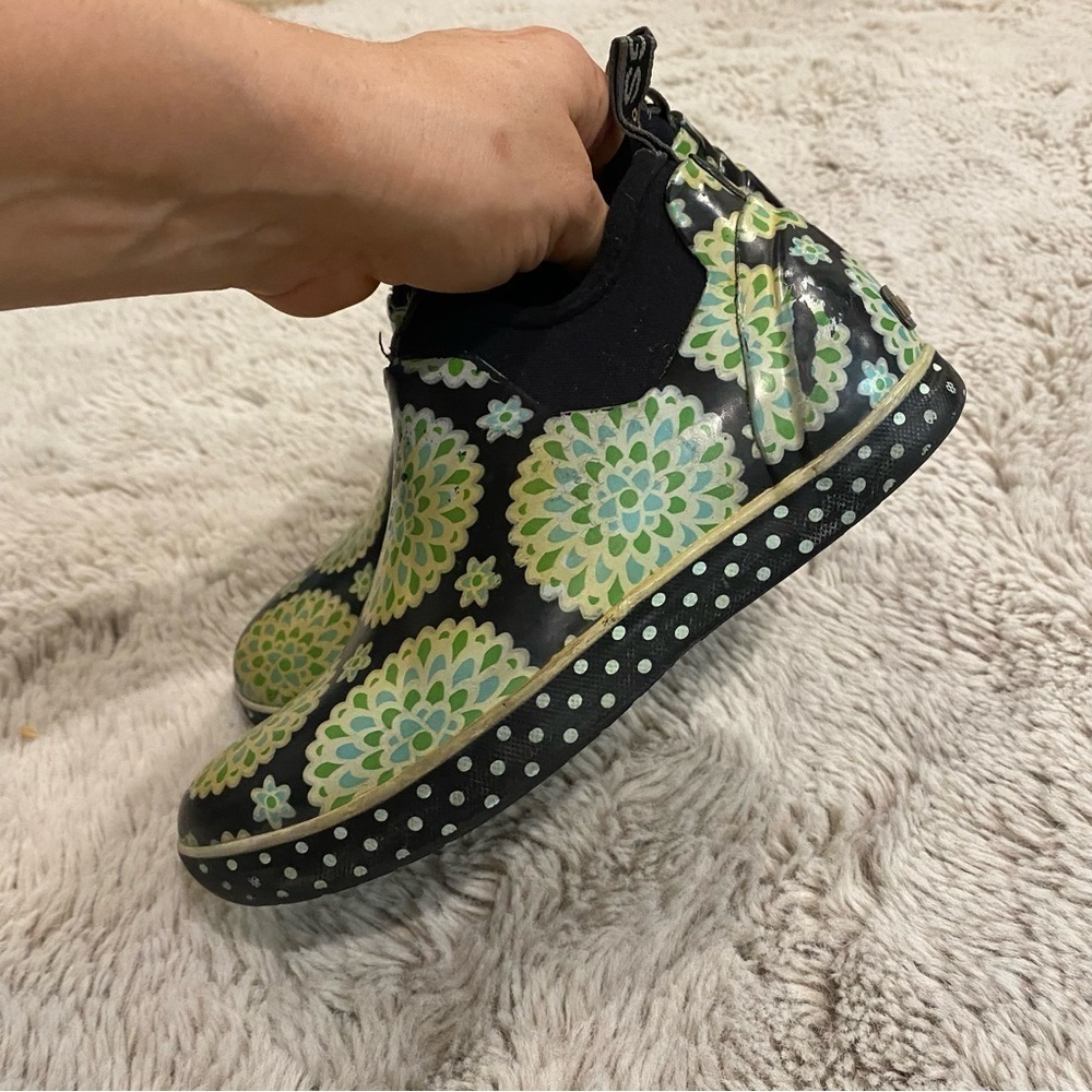 Bogs short water proof shoes floral green black 2 girls